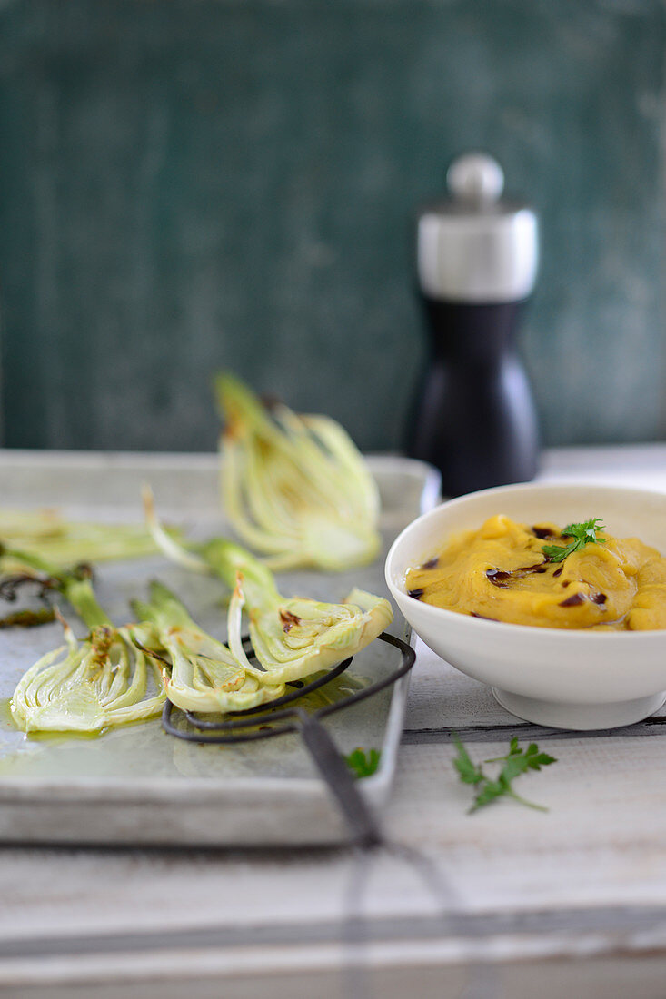 Gegrillter Fenchel mit Kürbispüree