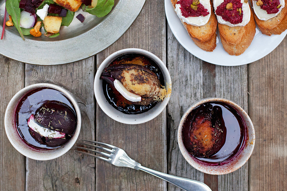 Baked beetroot with cheese and thyme