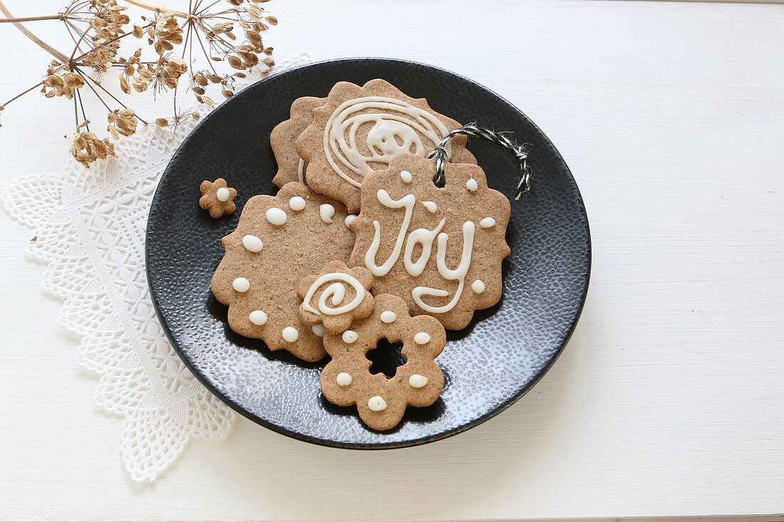 Iced gluten-free honey Christmas biscuits