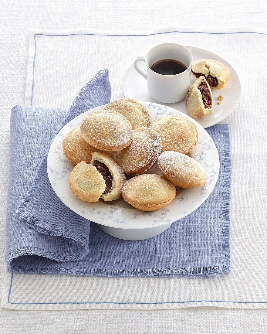 Bocconotti alle mandorle e cacao (Süsse Teigtäschchen, Italien)