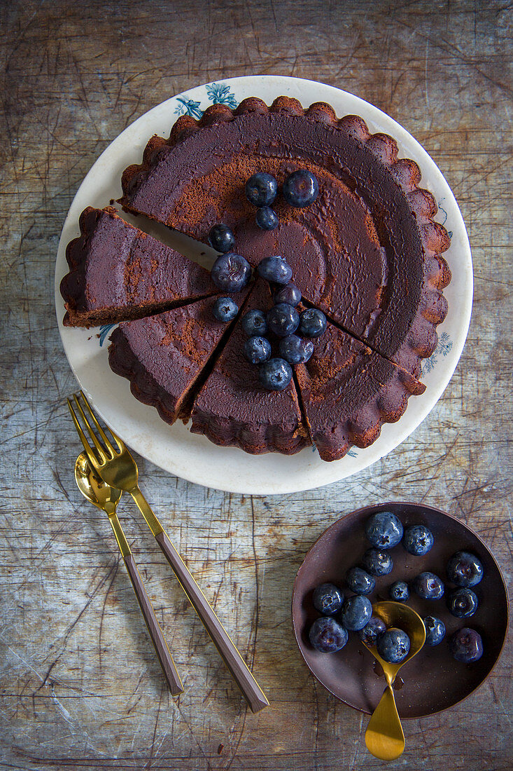 Schokoladenkuchen mit Blaubeeren