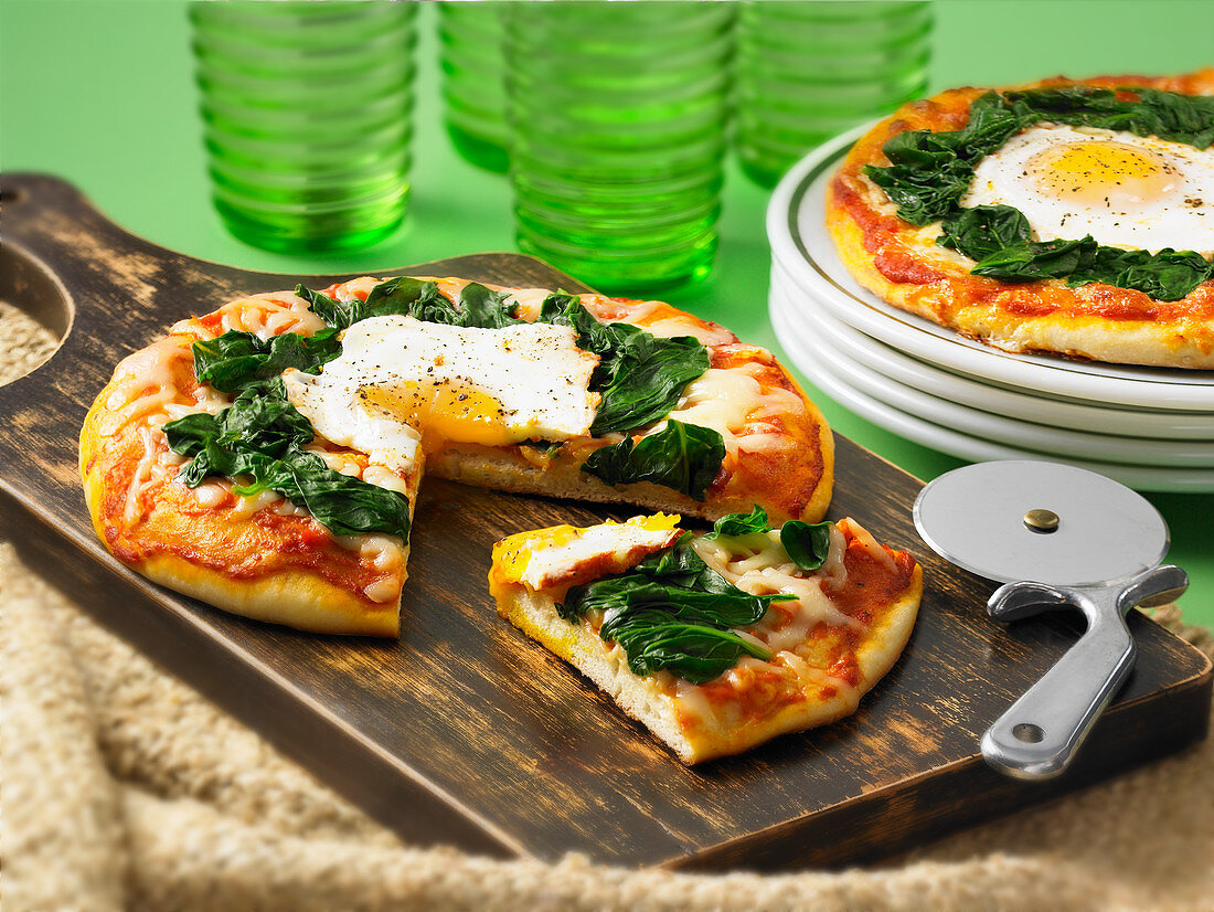 Pizza Florentine with spinach a and fried egg