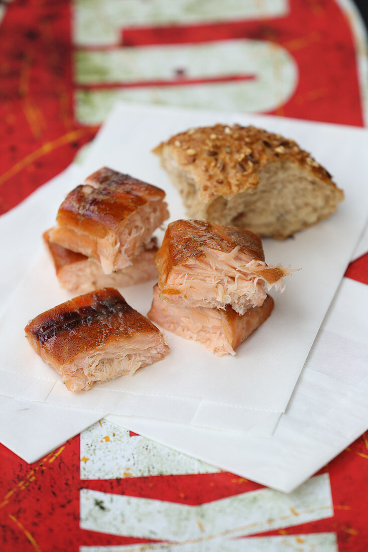 Grilled marinated salmon cubes