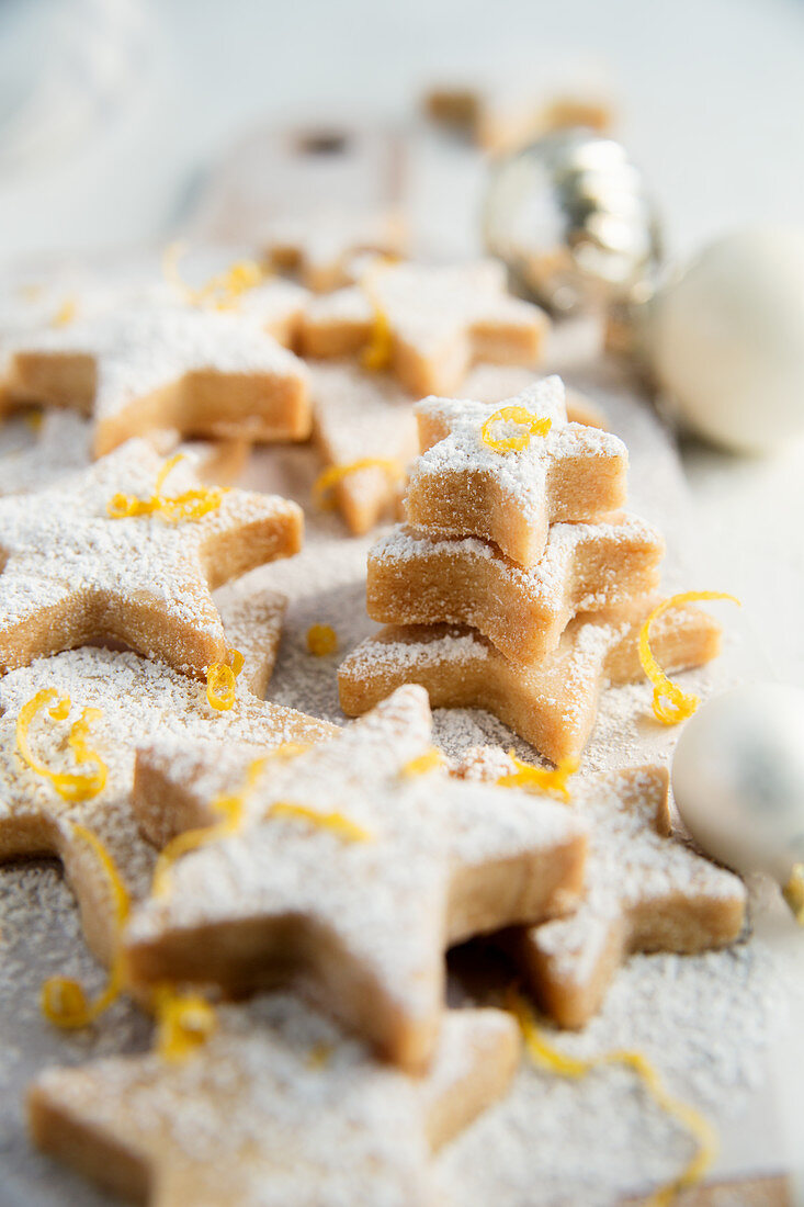 Zitronen-Shortbread-Sterne (Nahaufnahme)