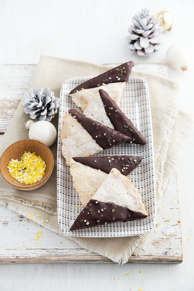 Lemon and ginger shortbread with dark chocolate