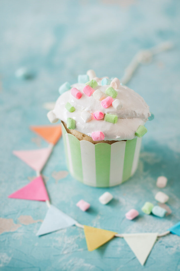 A marshmallow cupcake for a party