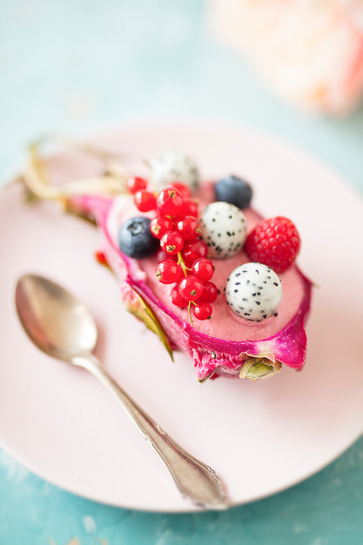 Banana and coconut ice cream with pitahaya powder (vegan)