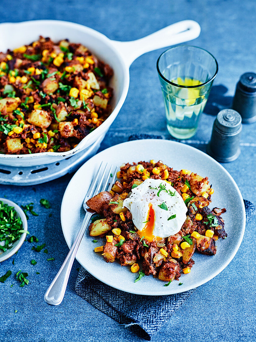 Potatoes with Corned beef hash and poached eg