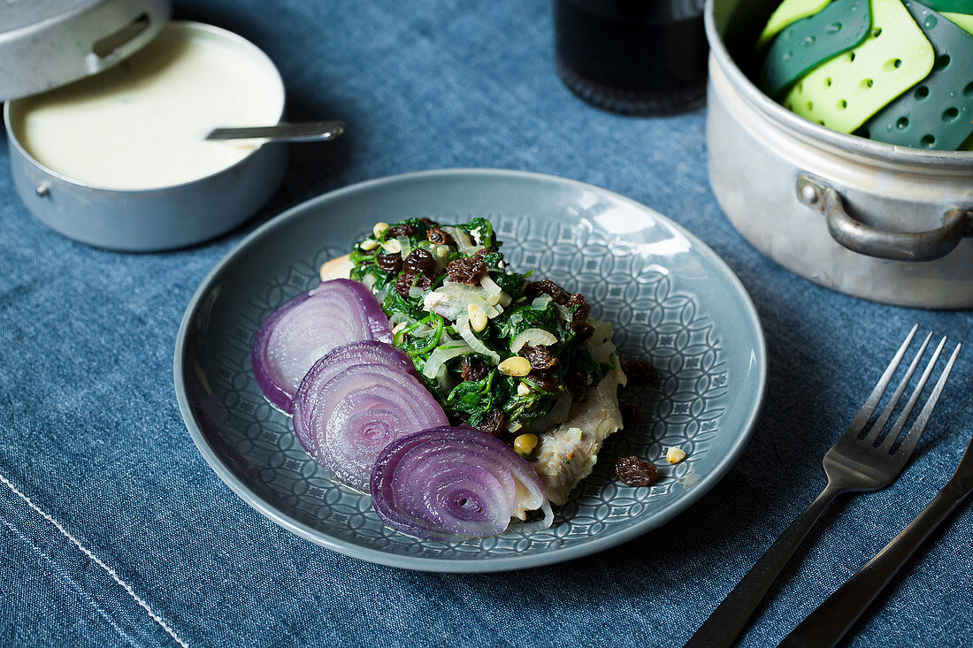 Steamed fish fillets topped with spinach