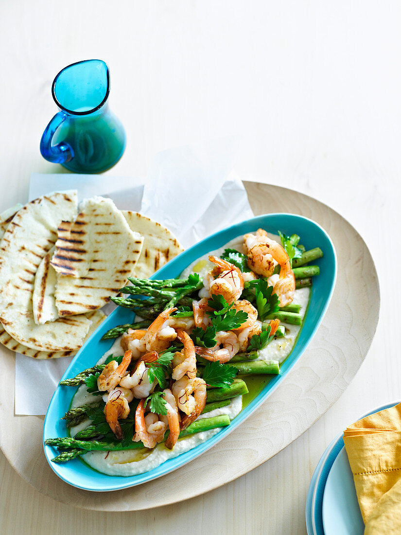 Prawns with green aspargus and hummus