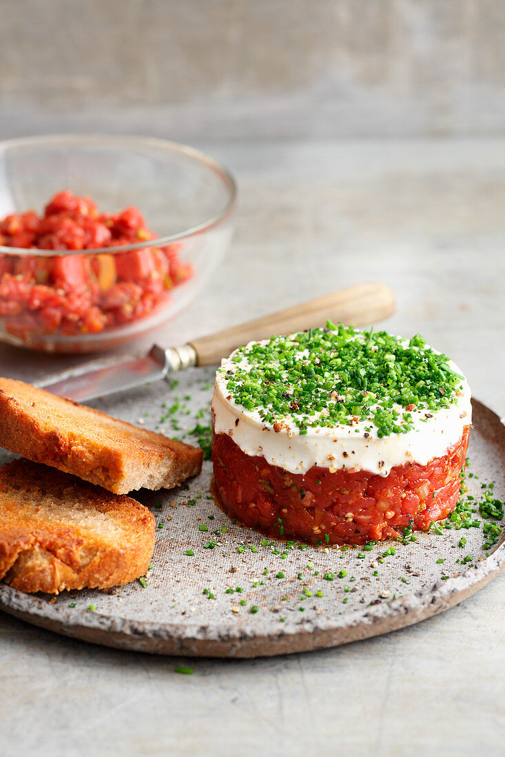 Beef tartare with cream cheese and chives