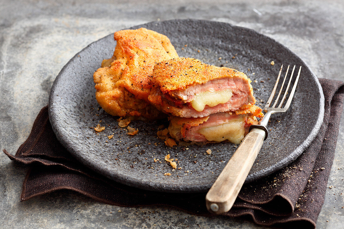 Cordon bleu mit gekochtem Schinken und Käse