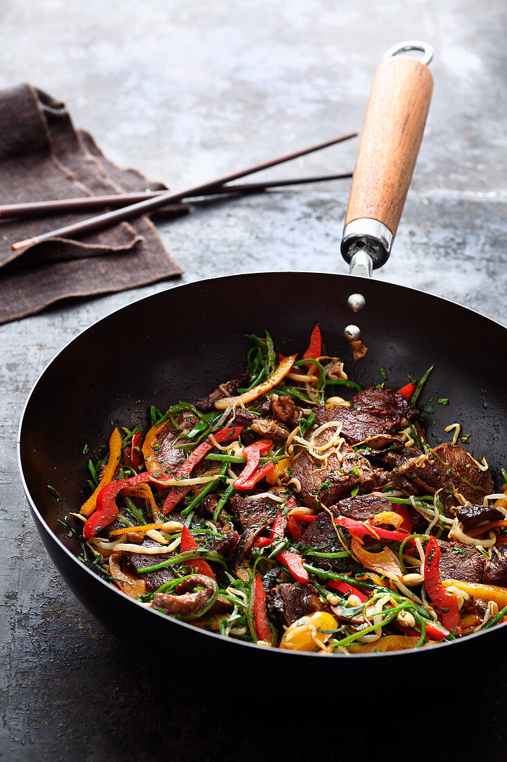 Rindergeschnetzeltes mit Gemüse aus dem Wok