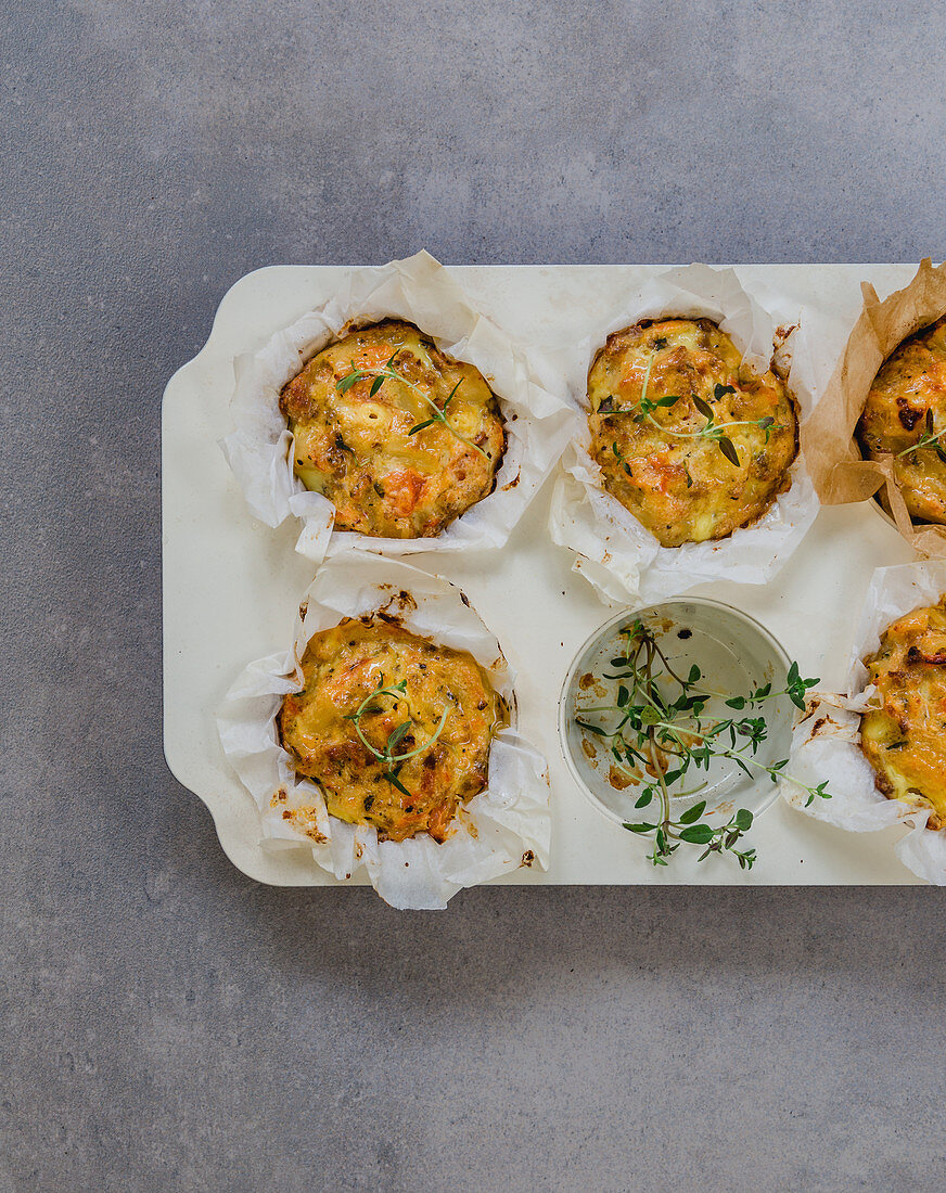 Noodle muffins with sausage