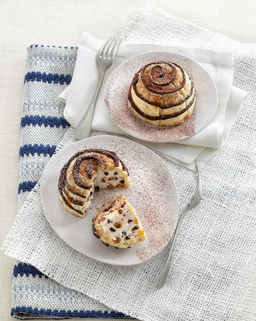 Ricotta-Kuppeltörtchen mit Schokoladenglasur