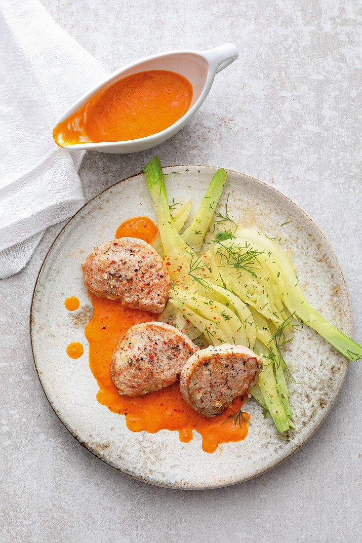 Pork fillets with fennel and paprika sauce