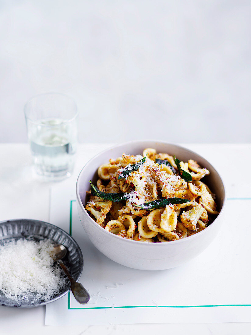 Orecchette mit Blumenkohl und Walnuss-Butter-Pesto