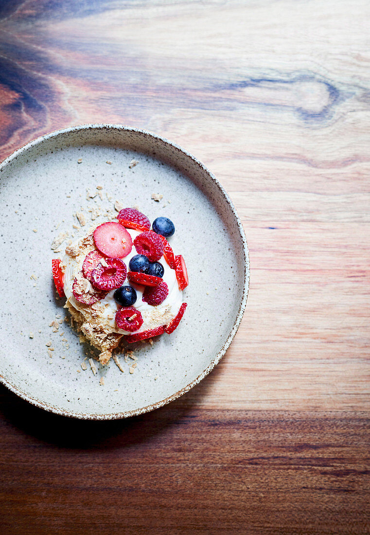 Berries and caramelised white chocolate