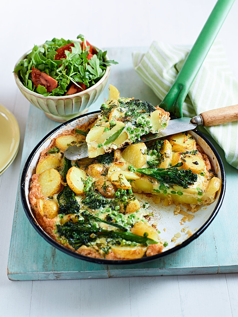 Frittata with potatoes and broccoli