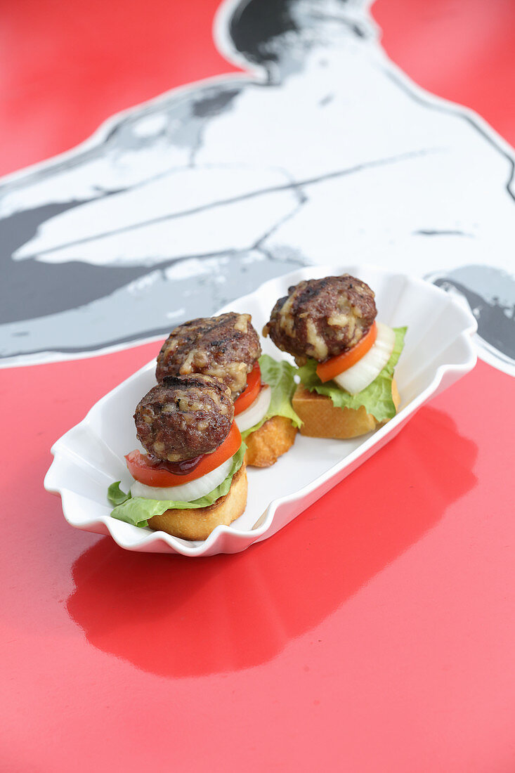 Sliders with grilled meatballs