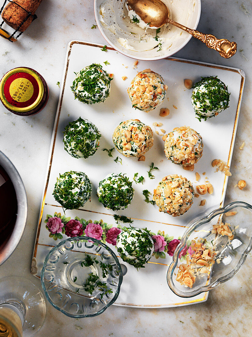 Cheese balls with hazelnuts and parsley for a New Year's Eve party