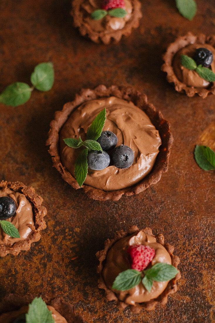 Tartlets filled with chocolate cream (top view)
