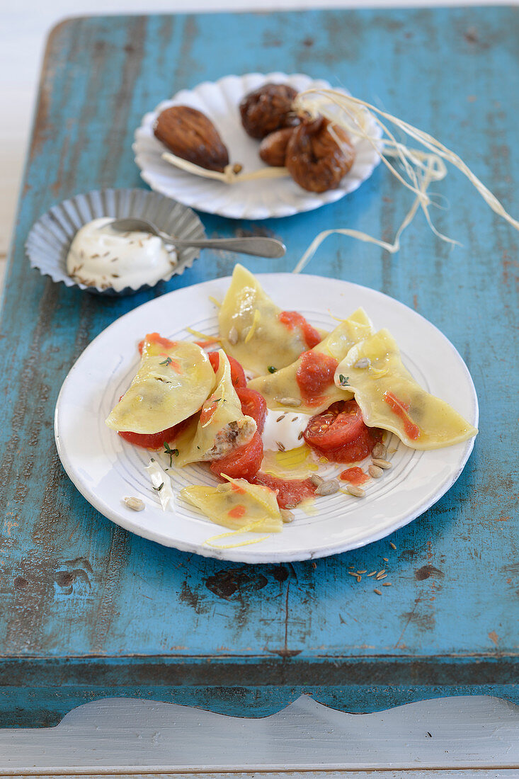 Ravioli with tomatoes and sunflower seeds