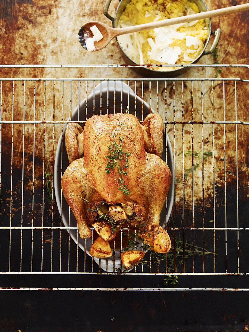 Grilled chicken filled with thyme and lemon