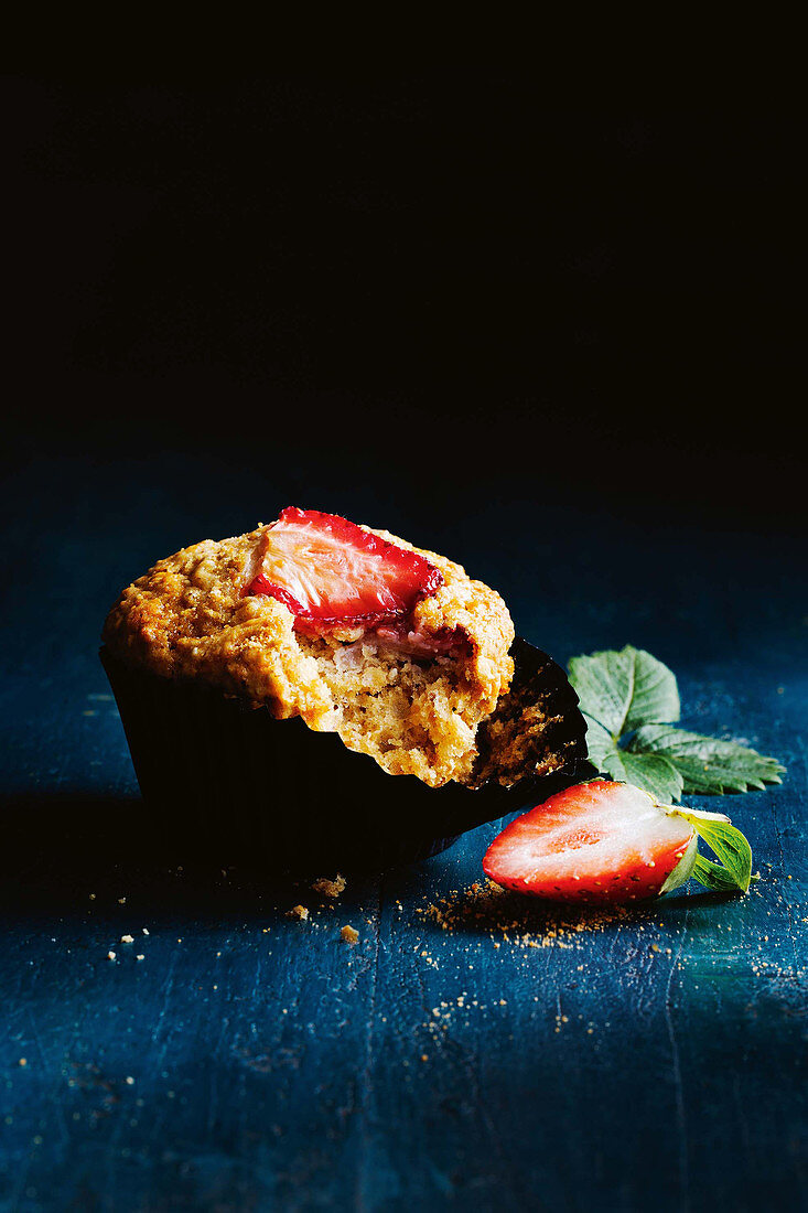 Erdbeer-Ingwer-Muffin, angebissen