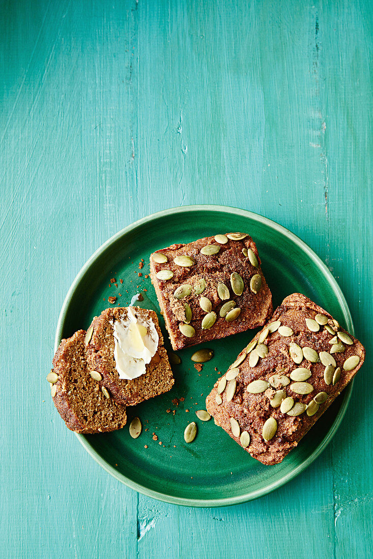 Spiced pumpkin molasses cakes