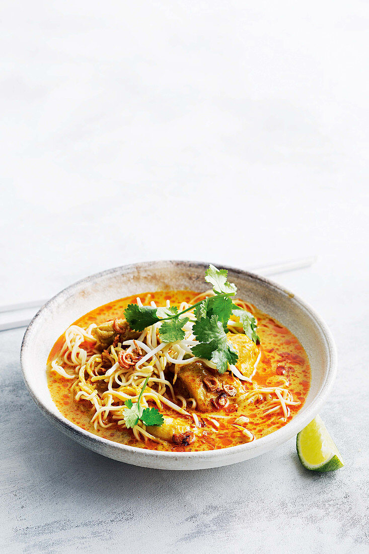 Northern thai chicken and noodle curry
