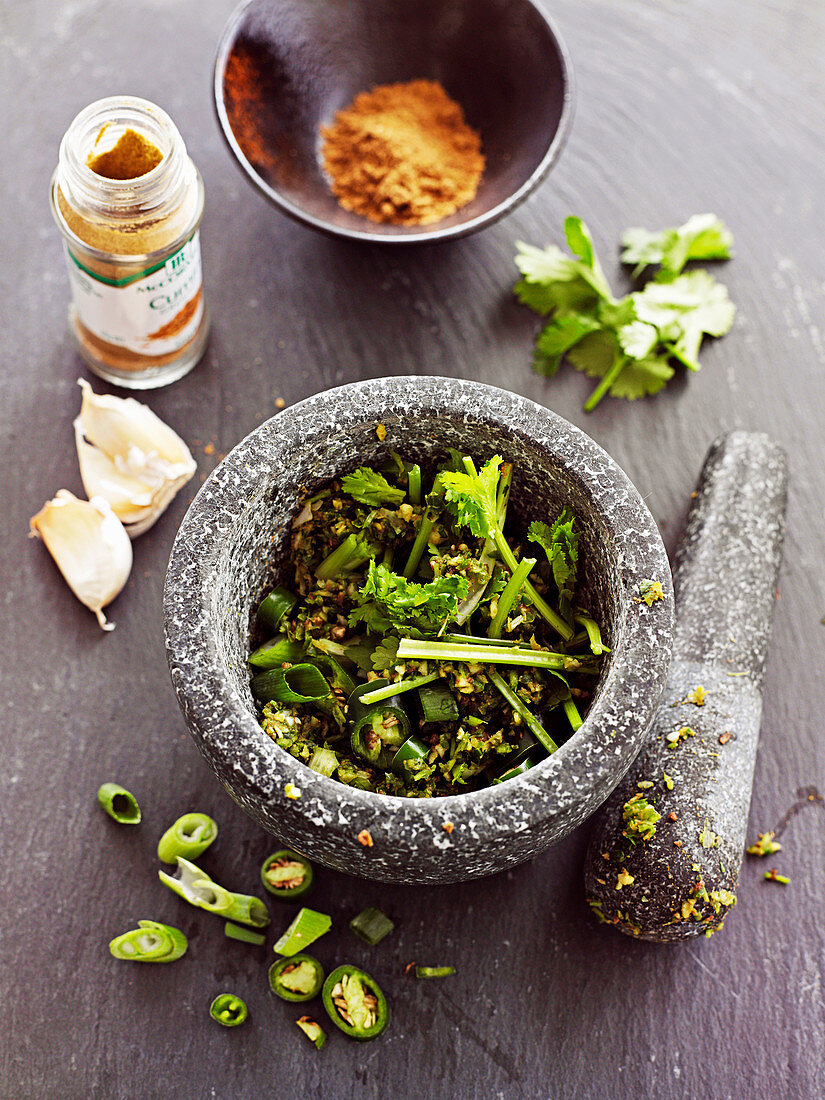 Make Green Curry Paste