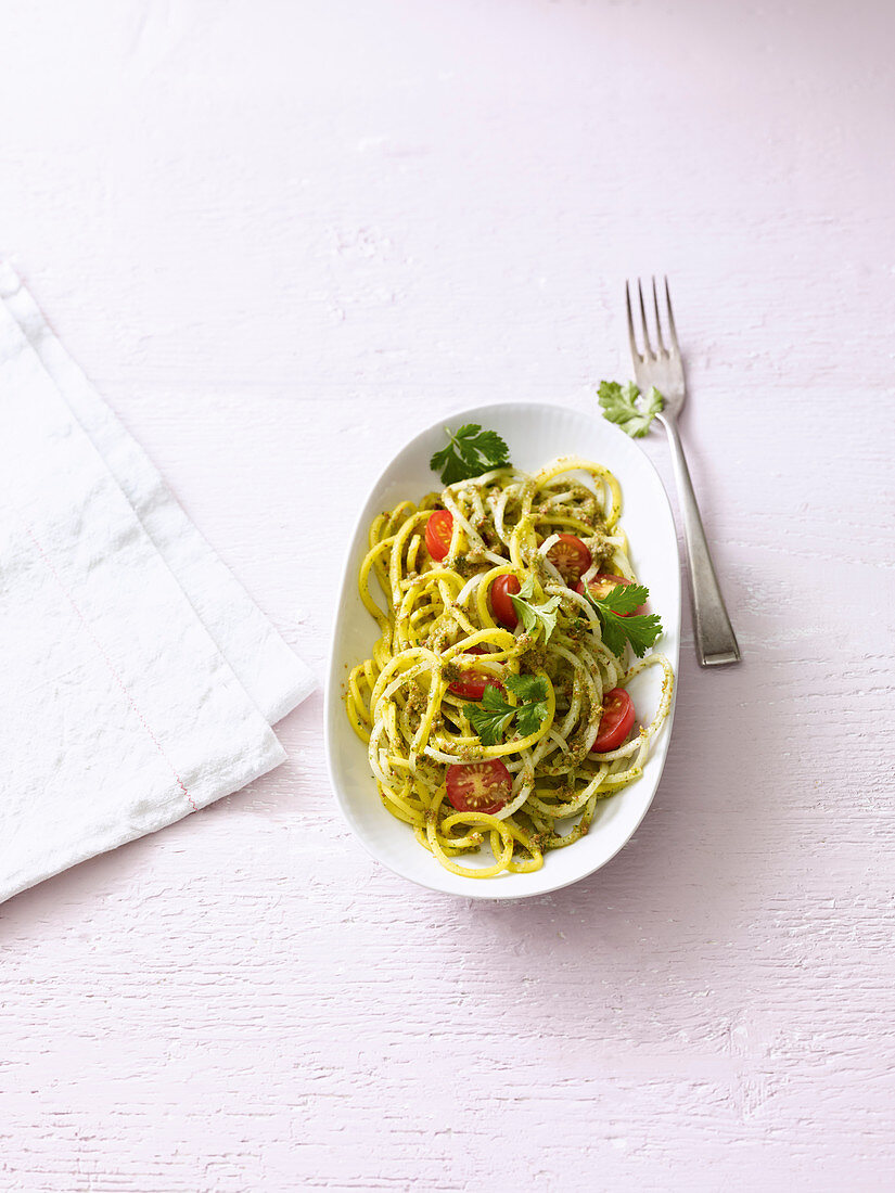 Kohlrabi salad with mango and tomato