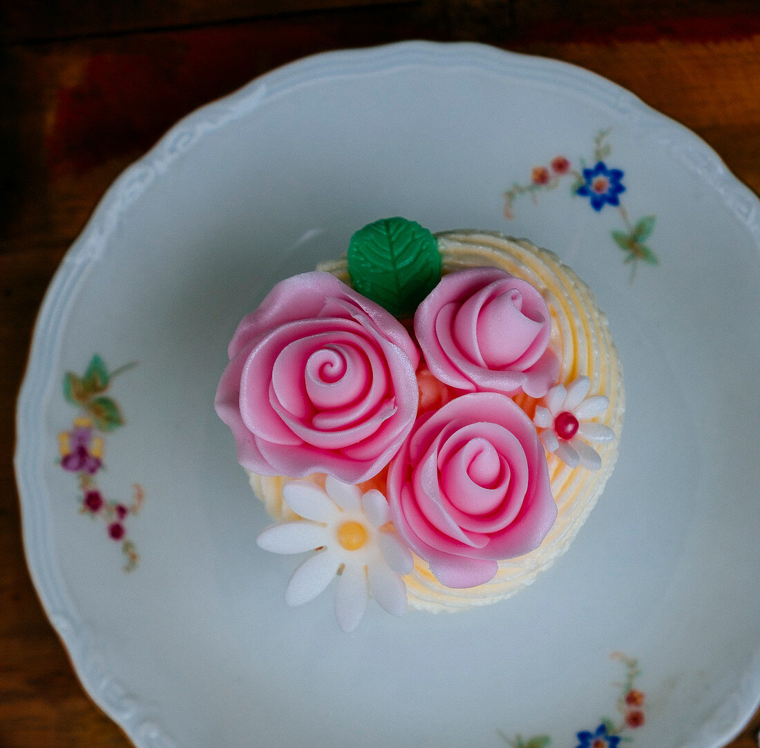 Cupcake with a pink rose