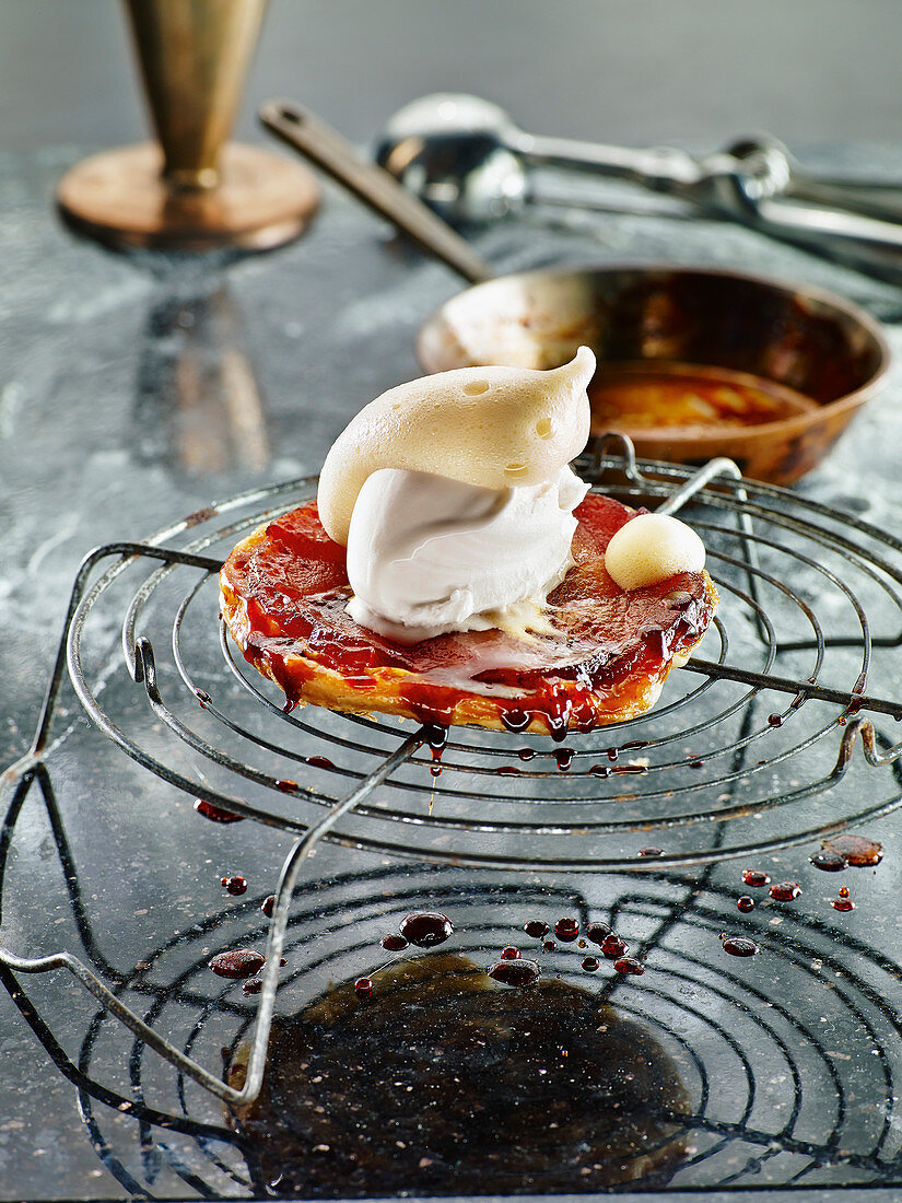 Tarte Tatin mit Chili-Eis und Sabayon