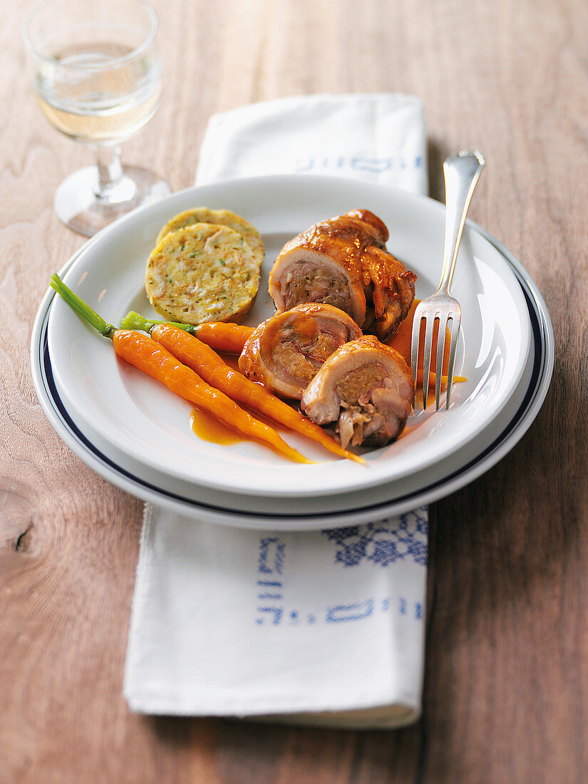 Chicken leg roulade with napkin dumplings and carrots