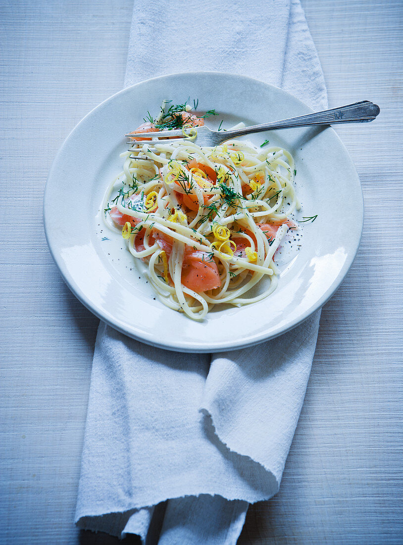 Pasta with salmon, lemon and dill