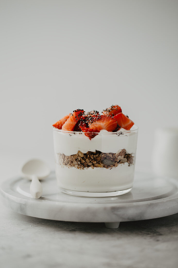 Yoghurt with granola, chia seeds and strawberries