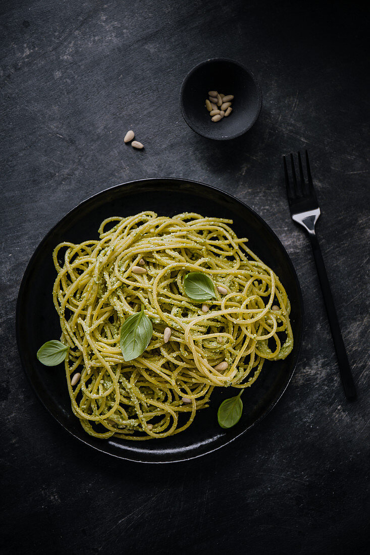 Spaghetti mit veganem Pesto