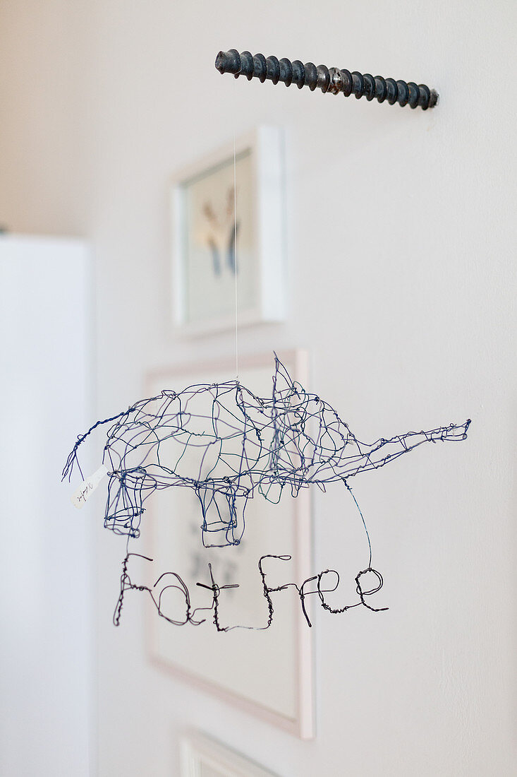 Wire-mesh decorative elephant with lettering reading 'Fat free'