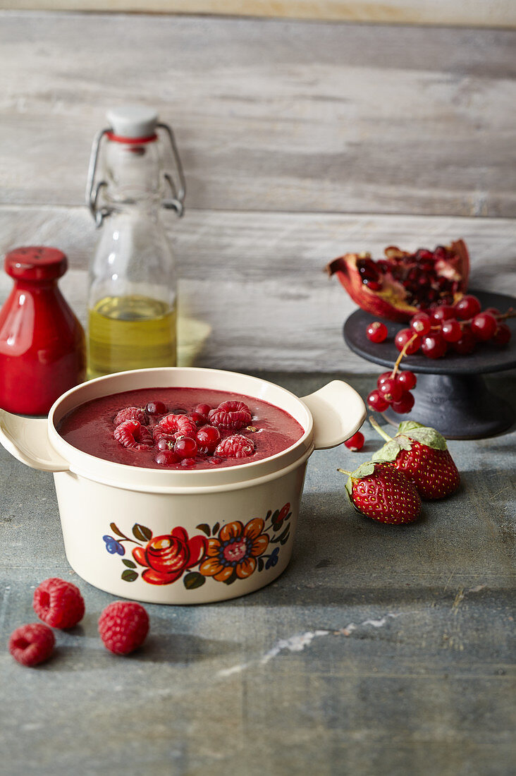 Wrinkle Solver cup of sweet soup: fruit soup with pomegranate seeds and berries