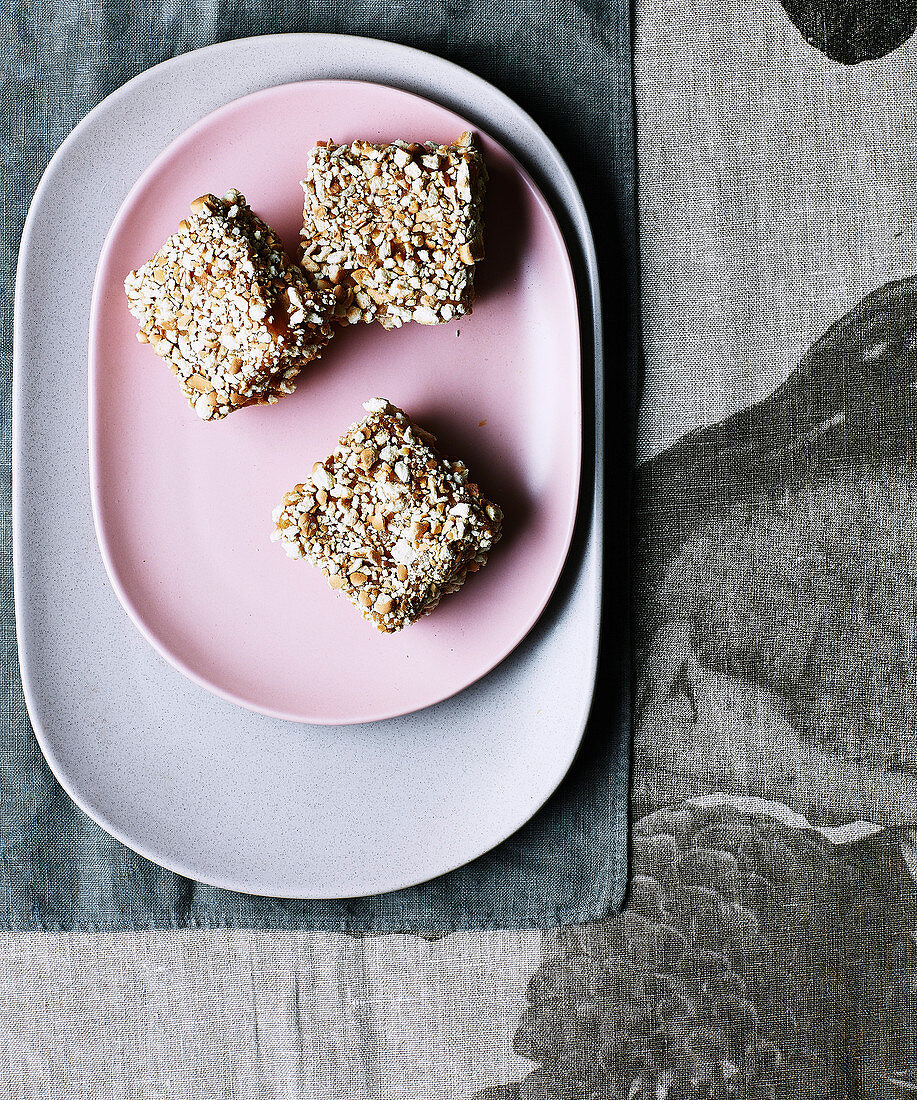 Mandel-Lamingtons