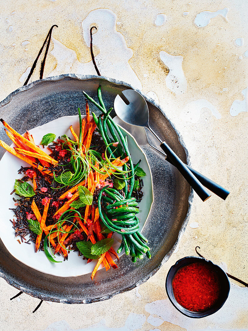 Wild rice salad with vanilla, sweet potaoes and snake beans