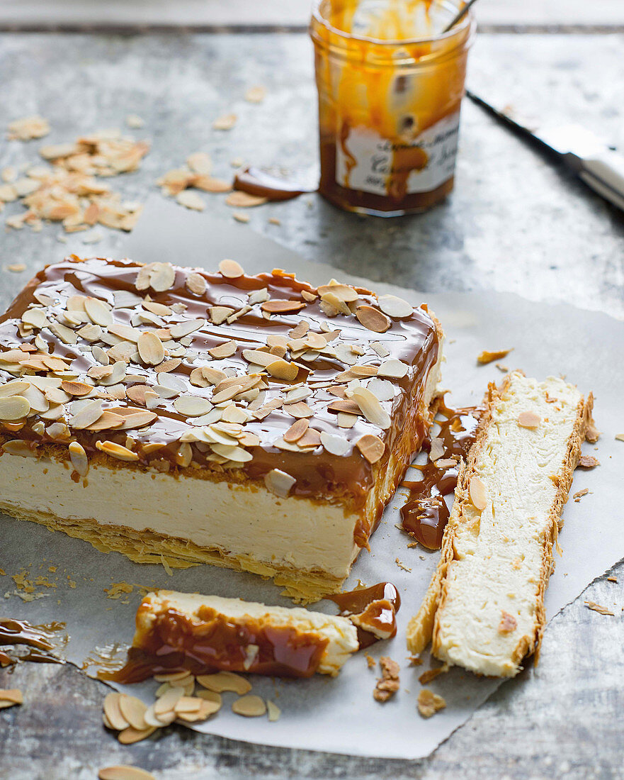 Karamellkuchen mit Mandelblättchen