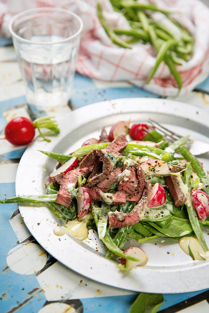 Beef fillet with green beans and radishes