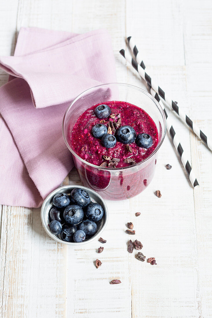 Blueberry and apple smoothie with kale and sauerkraut (low GL)