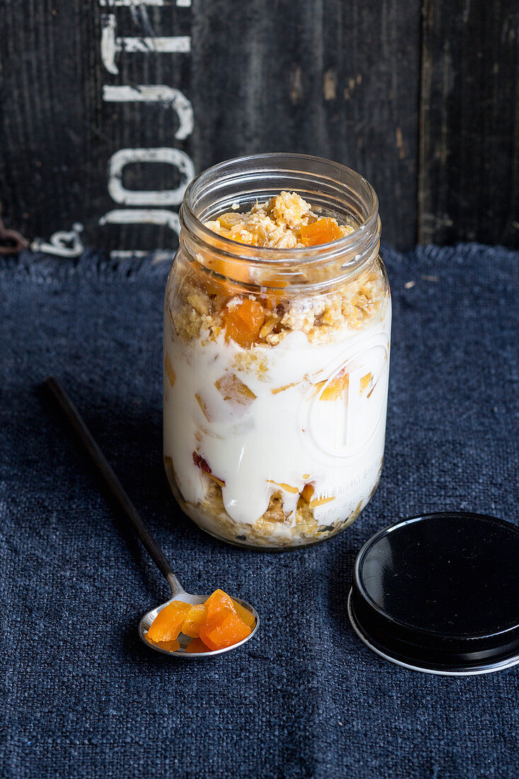 Fresh corn overnight oats with apricots (low GL)