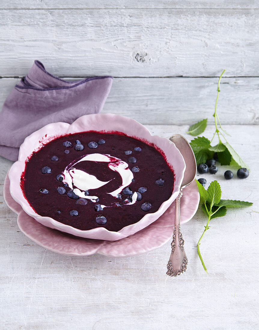 blueberry soup with sour cream (low carb)