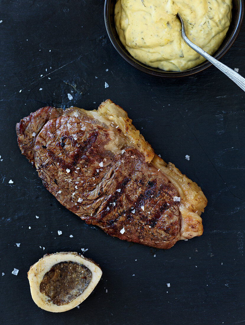 Sirloin-Steak mit Sauce Bearnaise