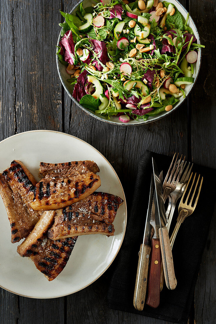 Spare ribs with a mixed leaf salad